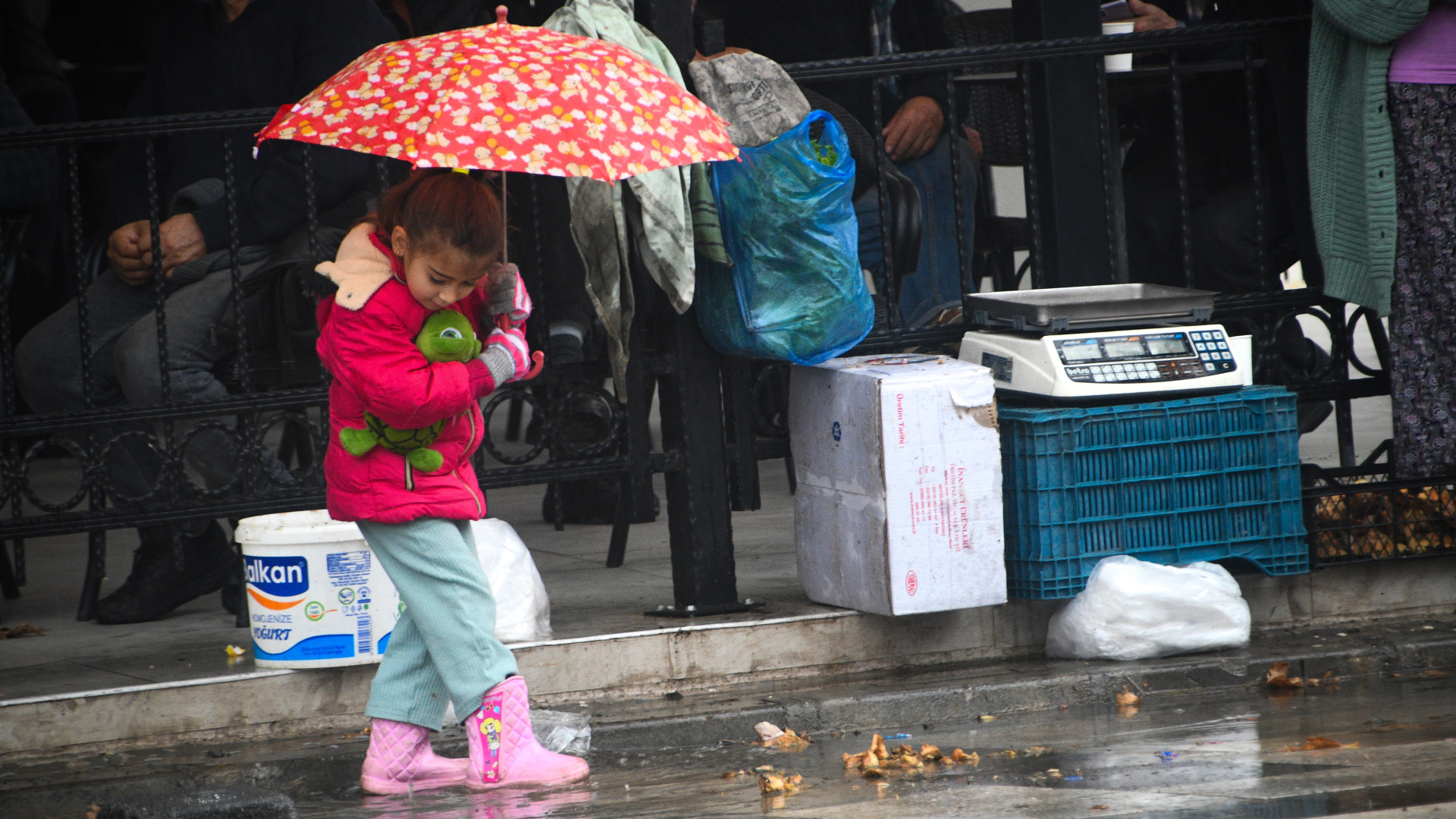 Meteoroloji'den Kritik Uyarı: Türkiye Genelinde Sağanak Yağış ve Fırtına Bekleniyor