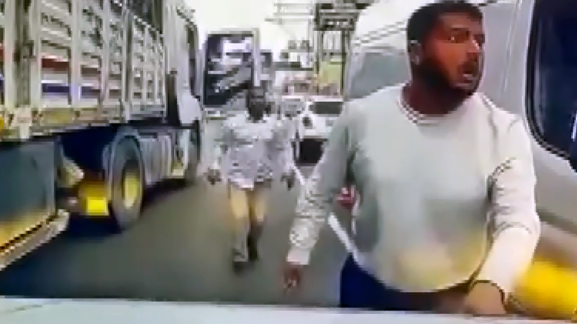 TIR'la yol kestiler! Korkunç görüntü! | Son dakika haberleri