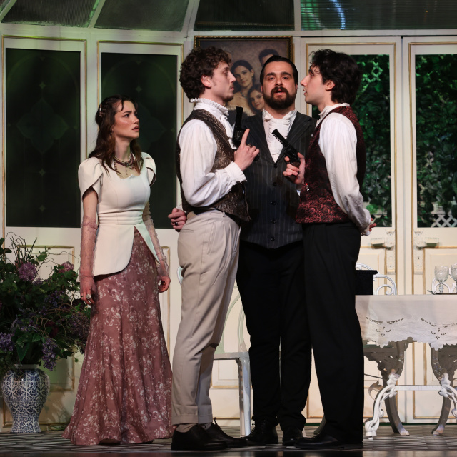 'Sevmek İçin Yaz' 4 Nisan'da sahnede