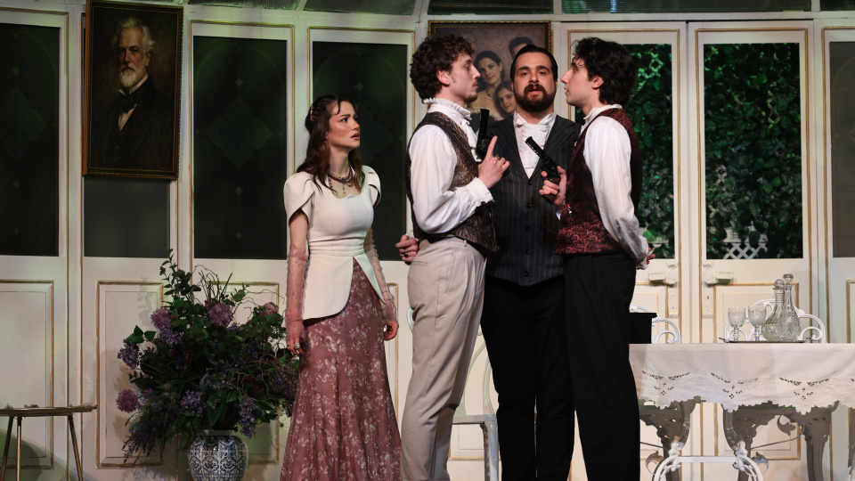 'Sevmek İçin Yaz' 4 Nisan'da sahnede