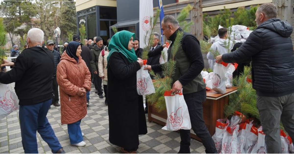 Eskişehir'de 4 bin fidan ücretsiz dağıtıldı