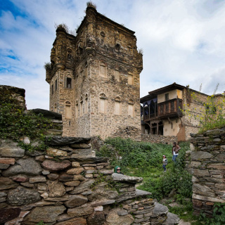 Arpaz Kulesi zamana direniyor