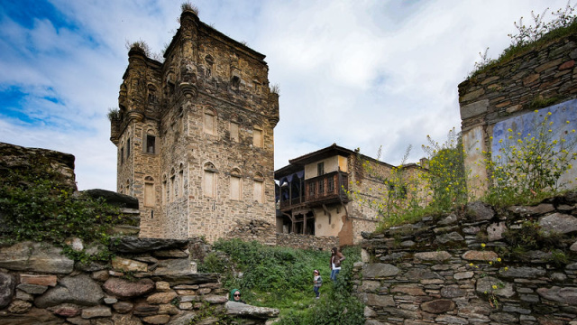 Arpaz Kulesi zamana direniyor