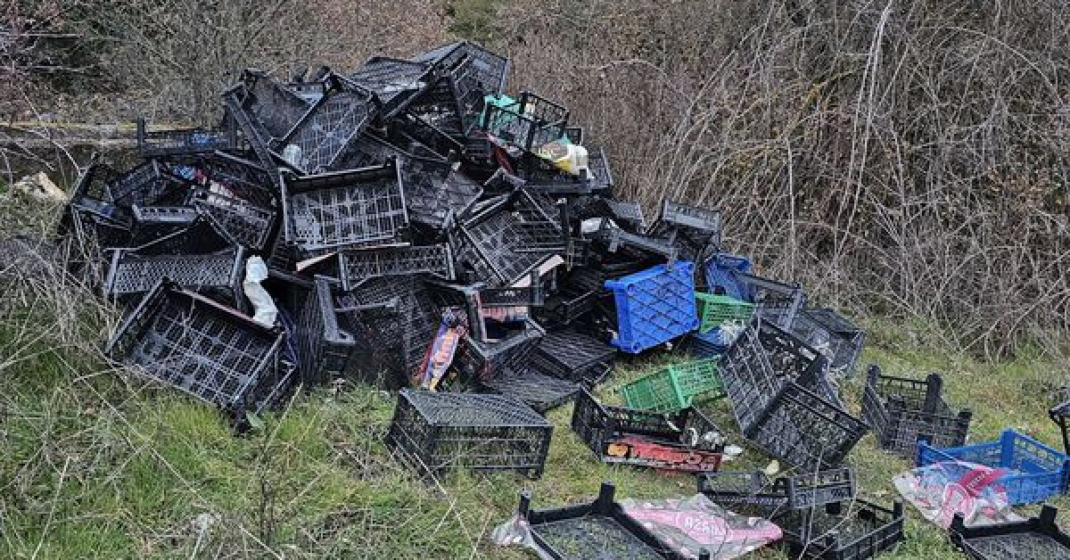 Kanal boyunda çöp dökümü Selöz Köyü'deyaşandı