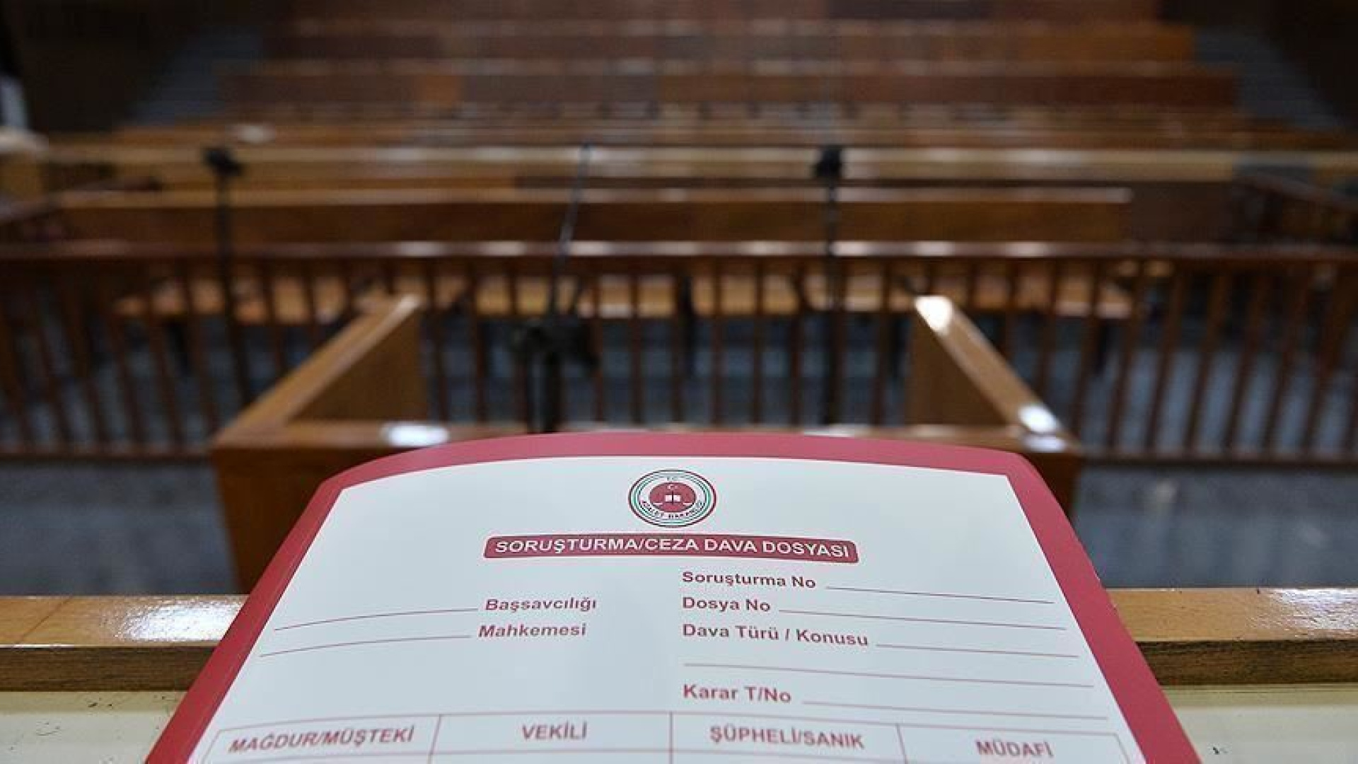 Sahte basın kartıyla duruşmaya giren EYT hakkında gözaltı talimatı