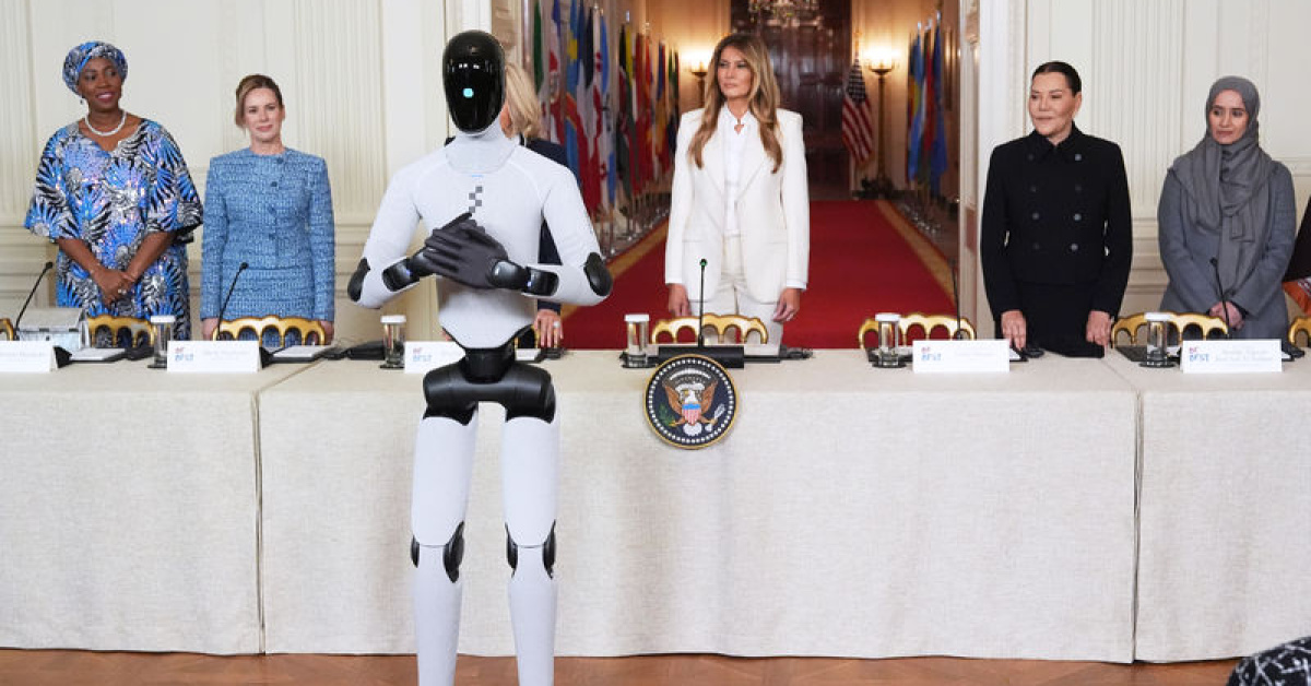 Melania Trump Robotla Beyaz Saray Etkinliğine Katıldı