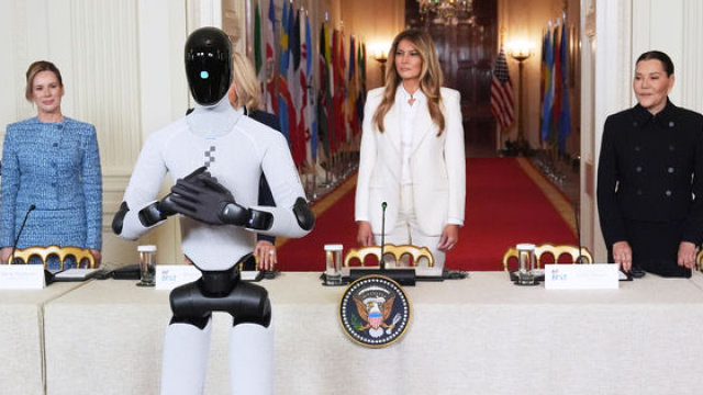Melania Trump etkinliğe robotla katıldı