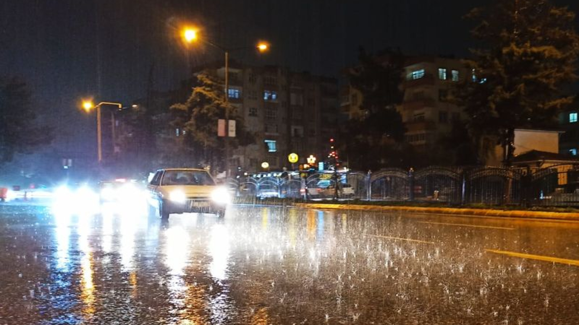 Şanlıurfa'nın 4 ilçesinde eğitime "sağanak" molası