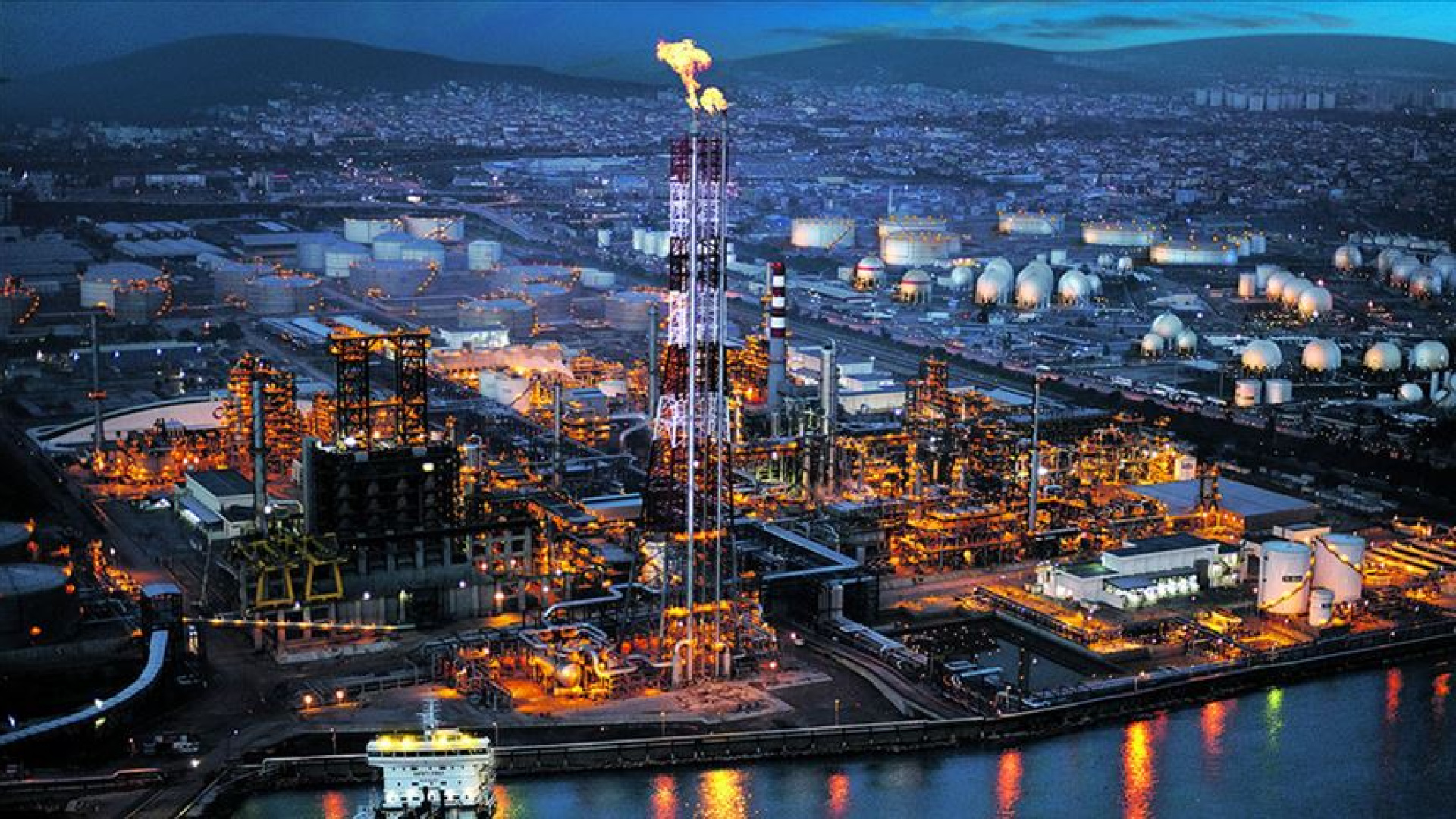Koç Holding Tüpraş'ta Hisse Satışını Gerçekleştirdi: 9,3 Milyar Lira Gelir Elde Edildi