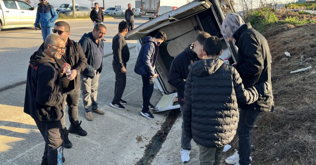 Çanakkale'de Minibüs ve Otomobil Kaza - 8 Yaralı