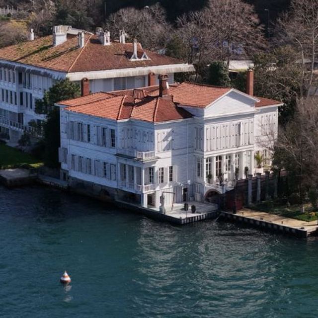 Kurtlar Vadisi'nin yalısı satışa çıktı