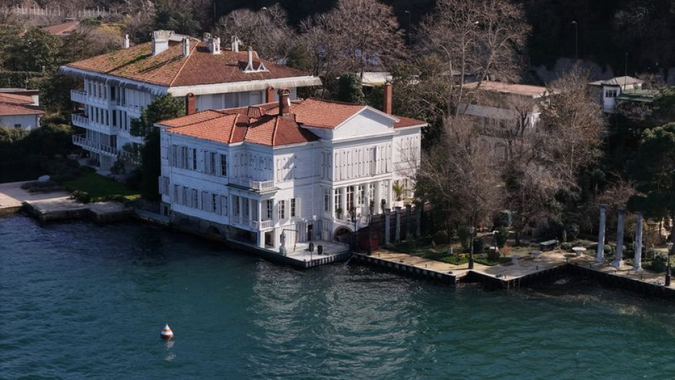 Kurtlar Vadisi'nin yalısı satışa çıktı