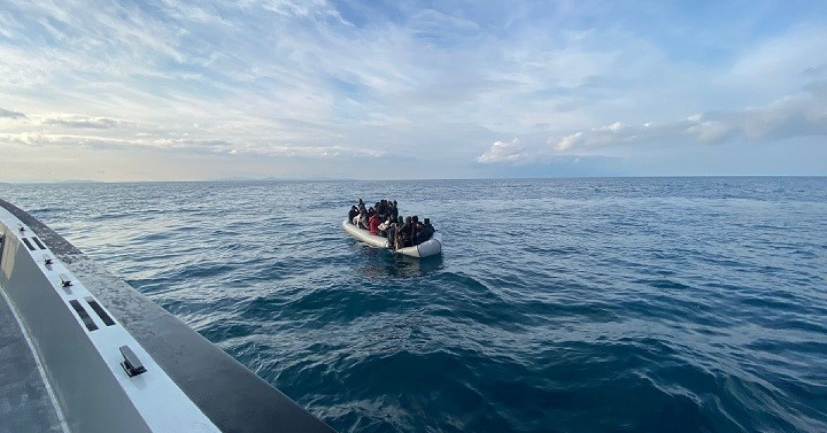İzmir'de 37 düzensiz göçmen yakalandı, 42 kurtarıldı