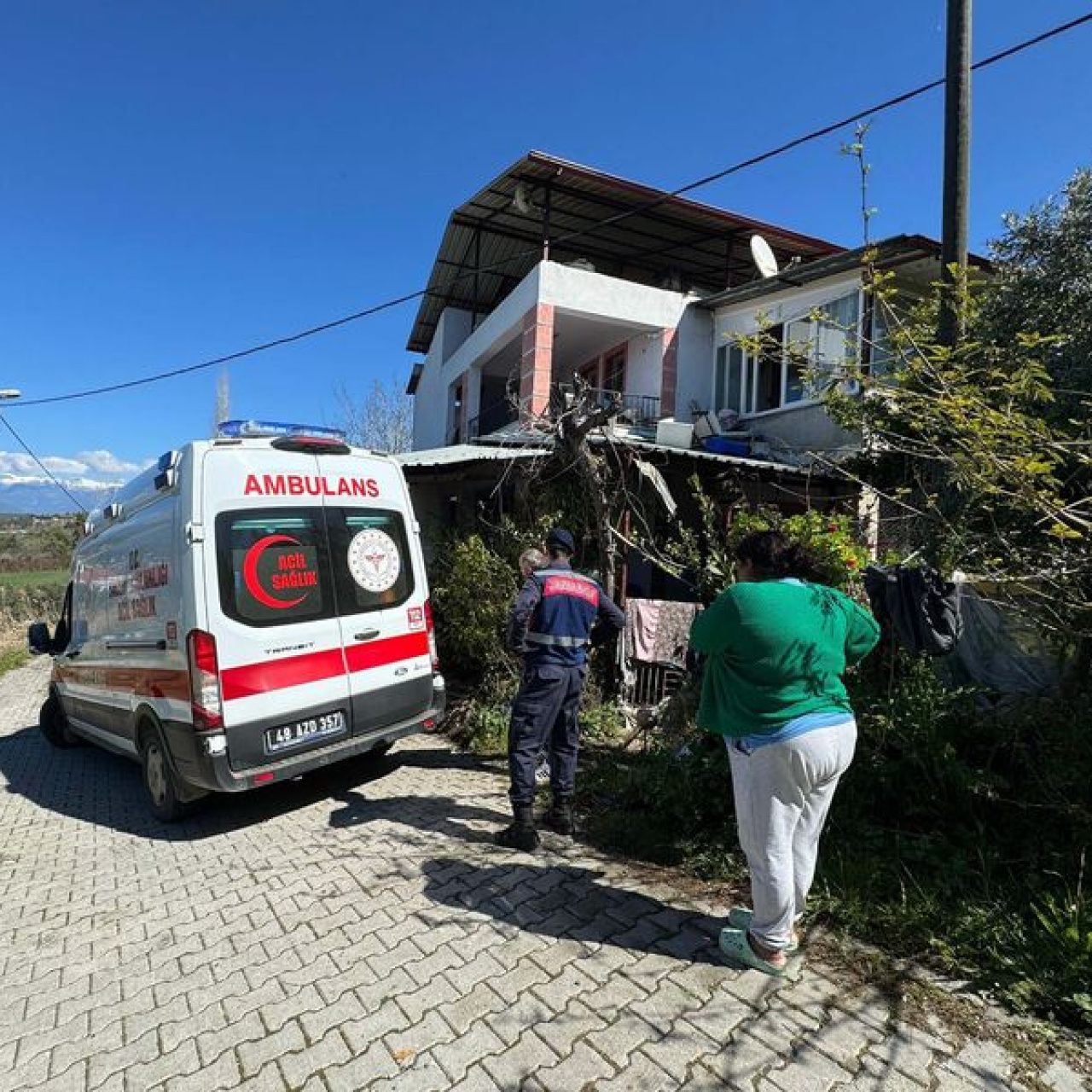 Eşini öldürdü canına kıydı 