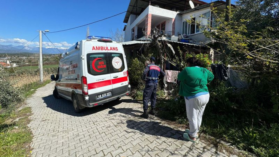 Eşini öldürdü canına kıydı