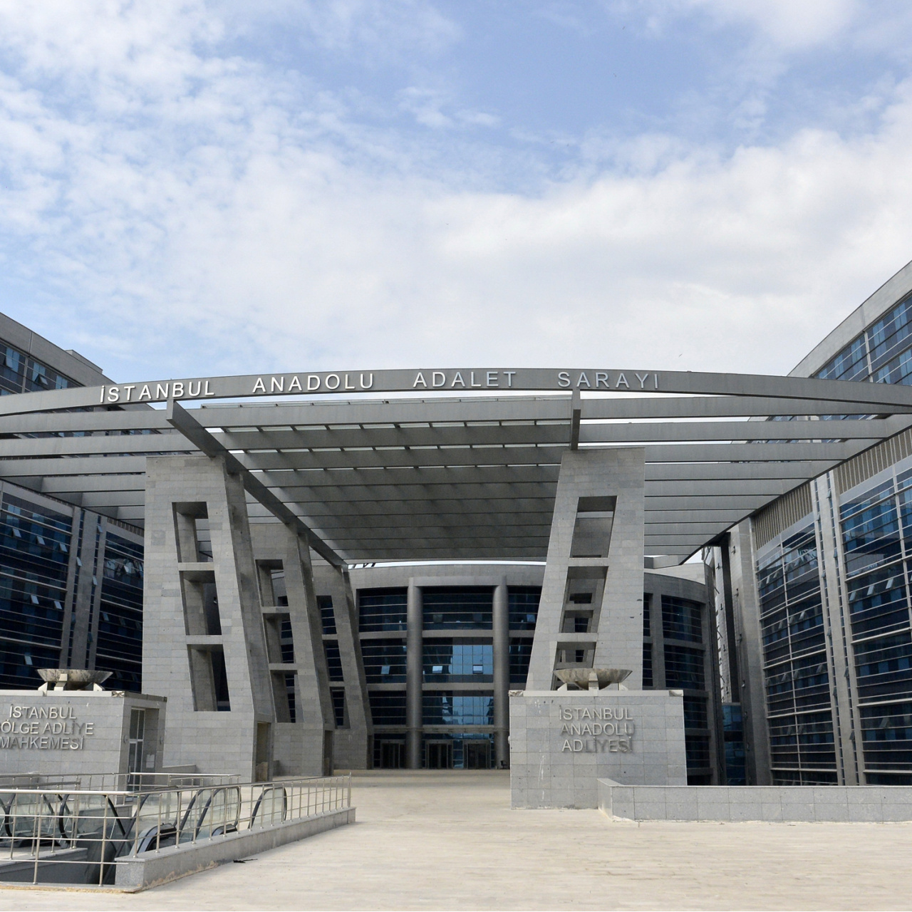 Eski savcı Çallı'ya 'rüşvet' davası