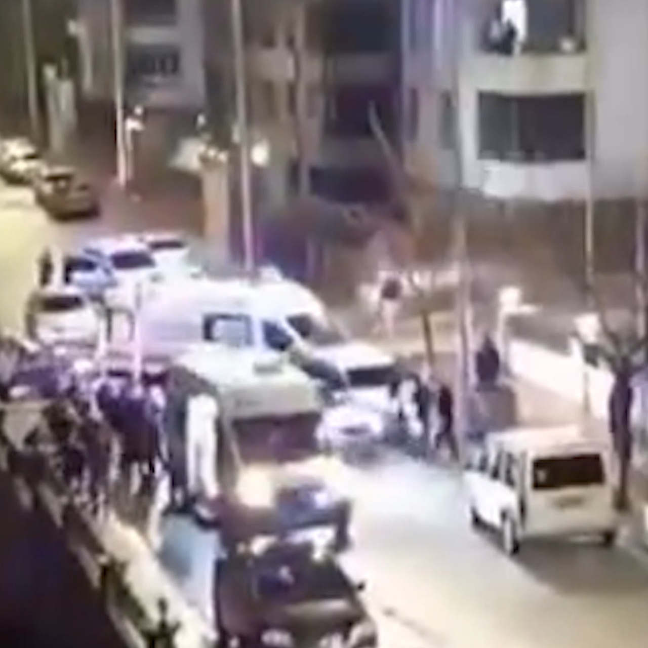 Sevgilisine ateş ederken araya giren kadını vurdu!