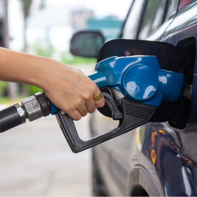 Dünyada akaryakıt fiyatlarında savaş kaynaklı artış sürüyor