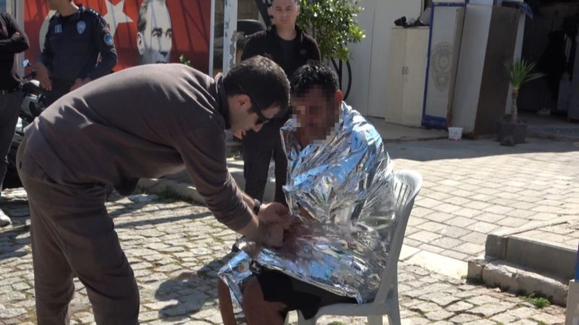 Antalya'da denize açıldığı kano devrildi, suda 3 saat beklerken polis böyle kurtardı