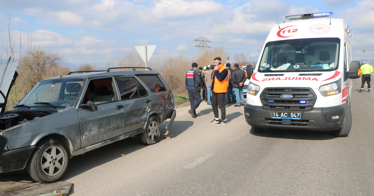 Bolu'da Hafriyat Kamyonu Otomile Çarpışıp 9 Kişiyi Yaratan Kaza
