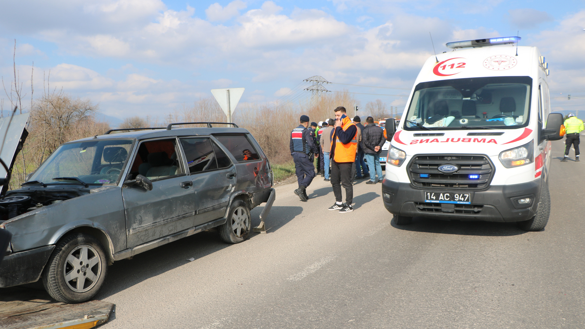 Bolu'da Hafriyat Kamyonu Otomobile Arkadan Çarptı: 6'sı Çocuk 9 Yaralı
