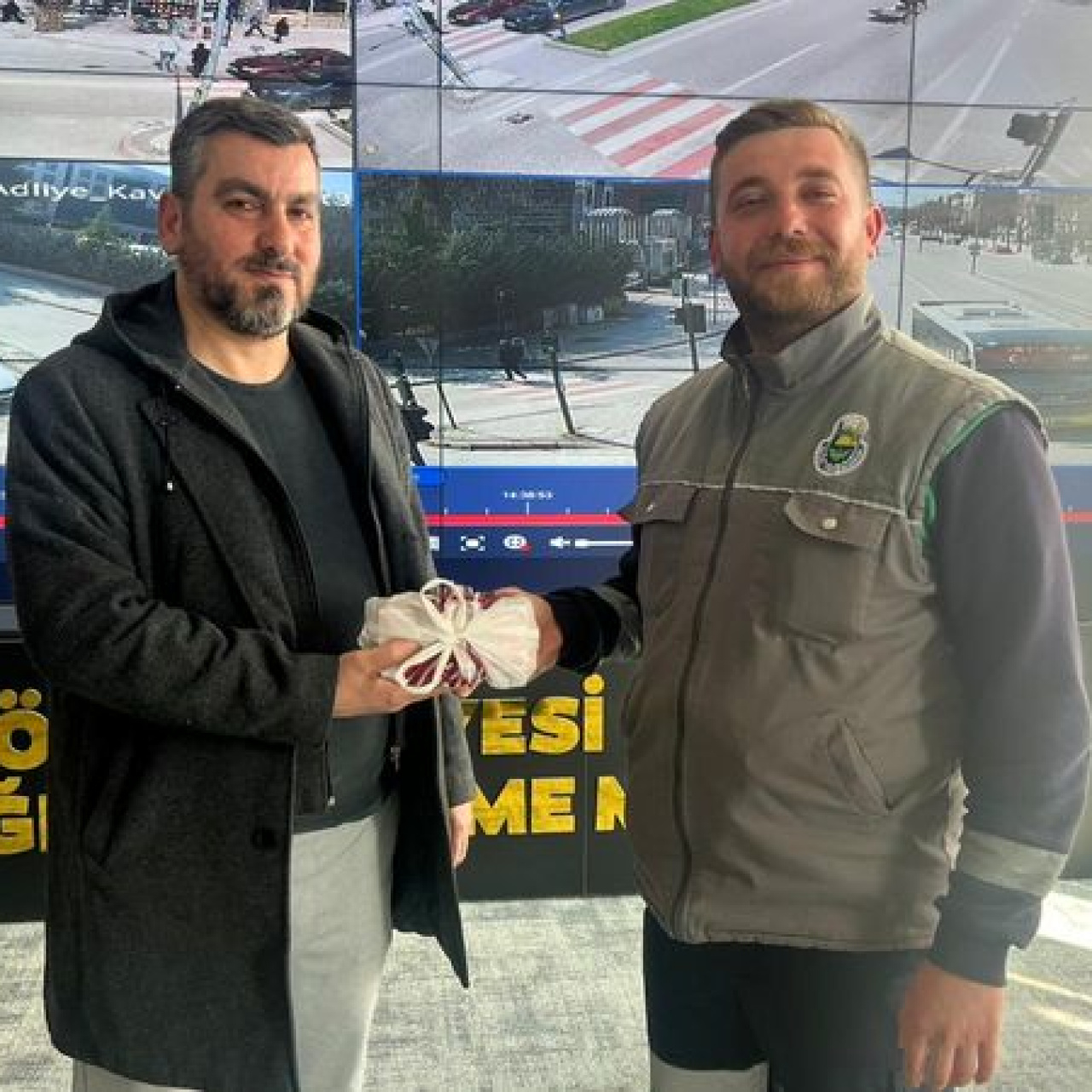 200 bin lira buldu, sahibine verdi