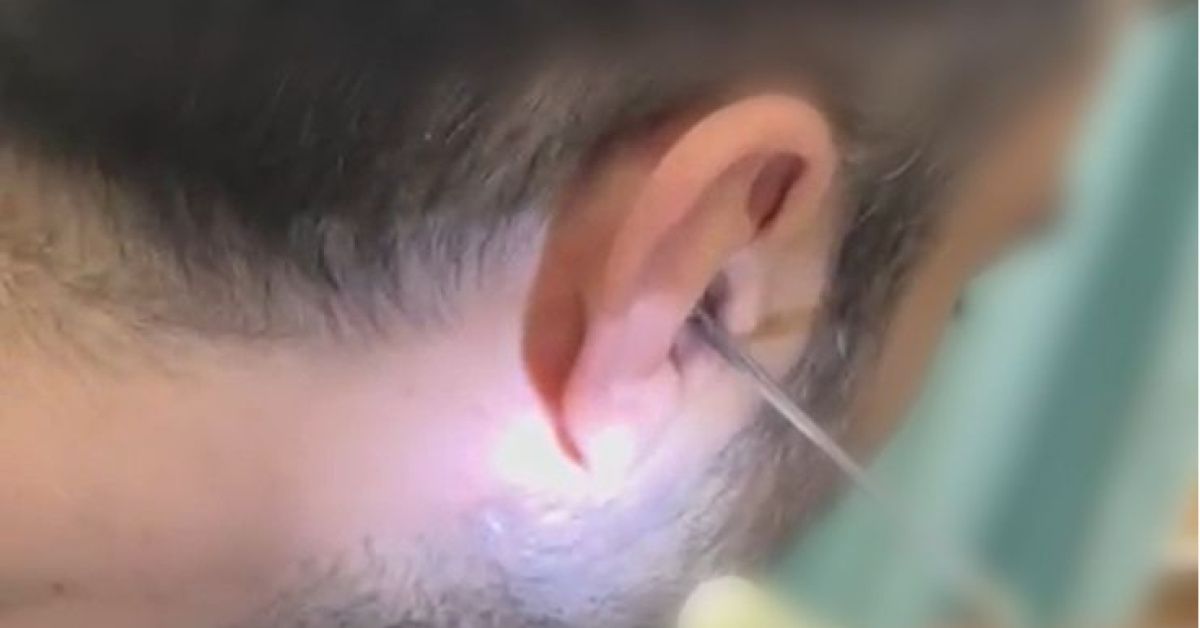 Kulağında Uyuşturucu! Polis Durdurup Ele Geçir