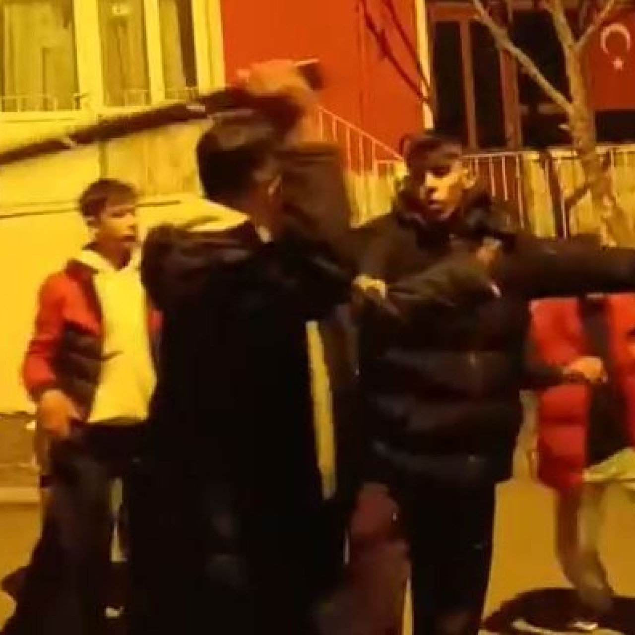 Akran zorbalığına tutuklama