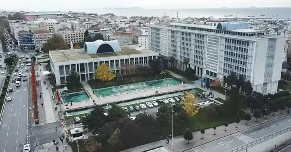 İBB'yeyönelik 'Yolsuzluk' davası ertelenmiş