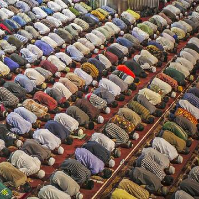 Cuma namazı saat kaçta kılınacak?