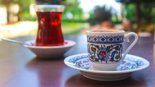 Çay ve kahve suyun yerine geçiyor mu?