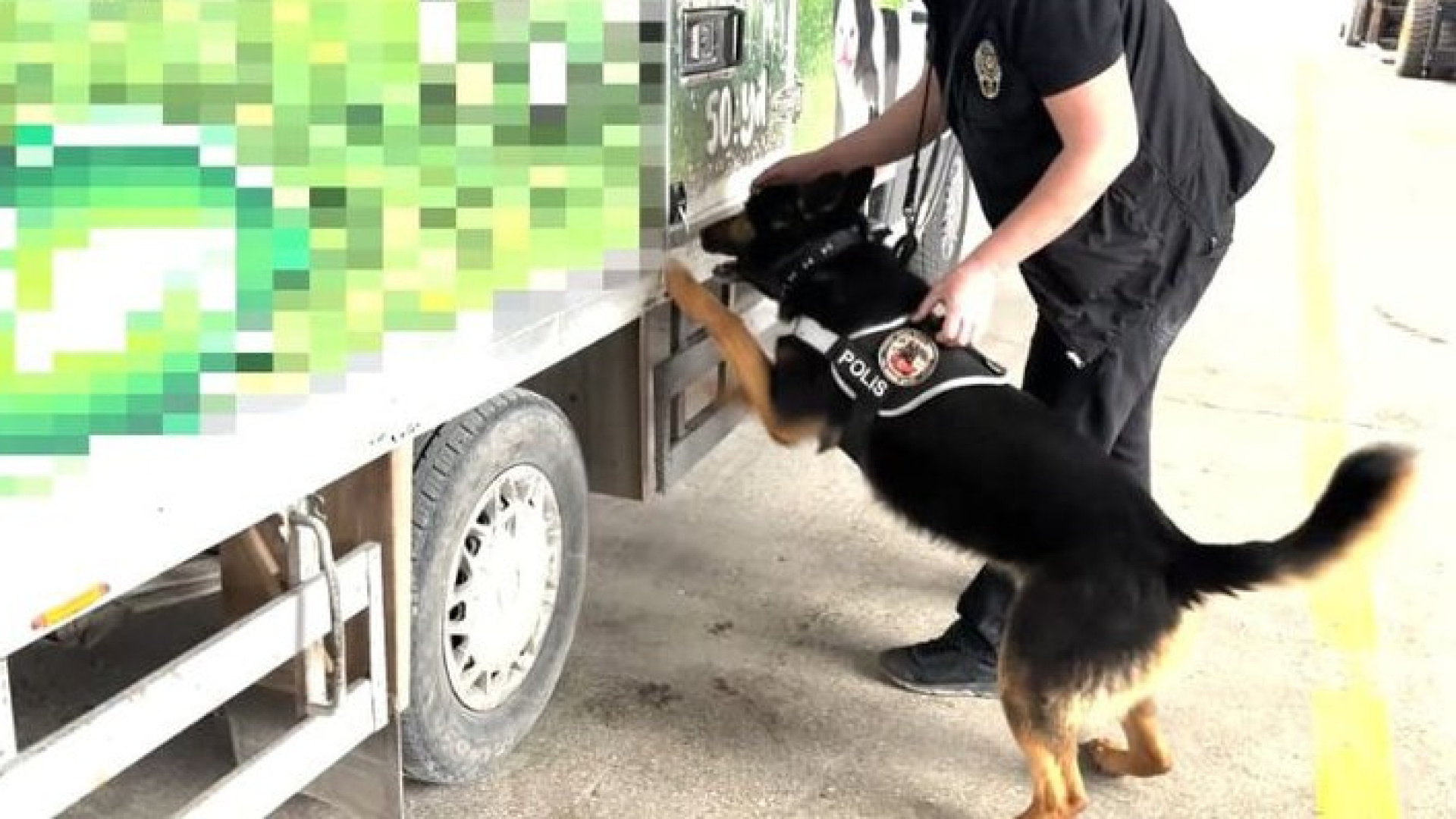 Van'da kamyonette 90 kilo uyuşturucu ele geçirildi