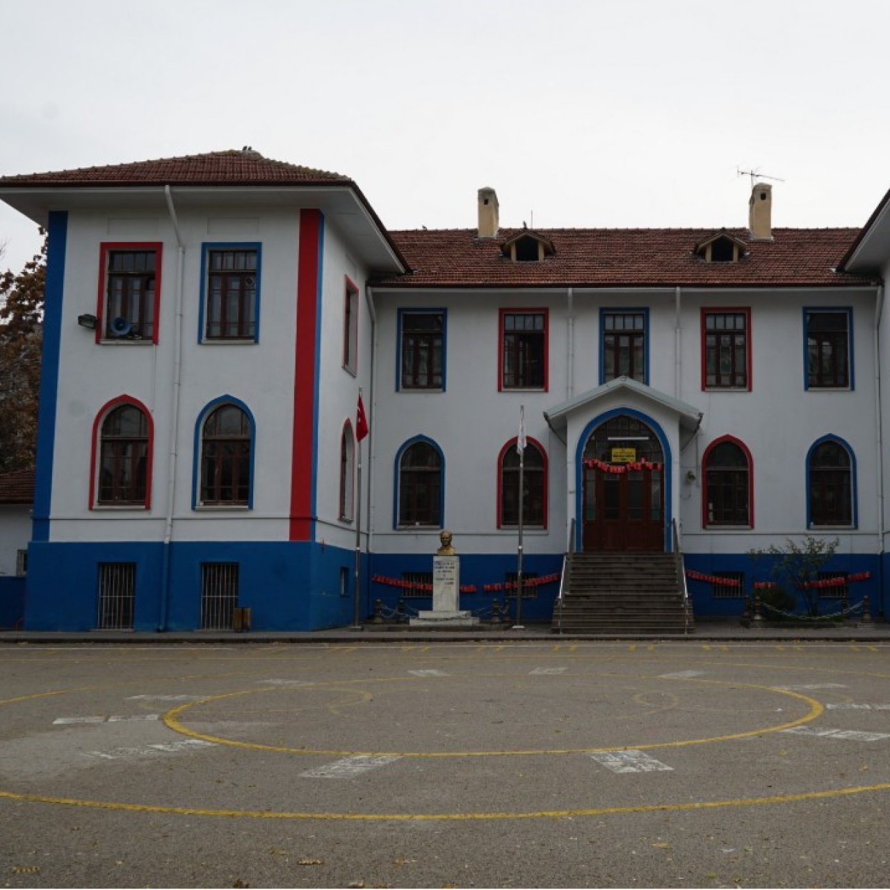 Mimar Kemal Ortaokulu'nun kapatılacağı iddialarına yanıt