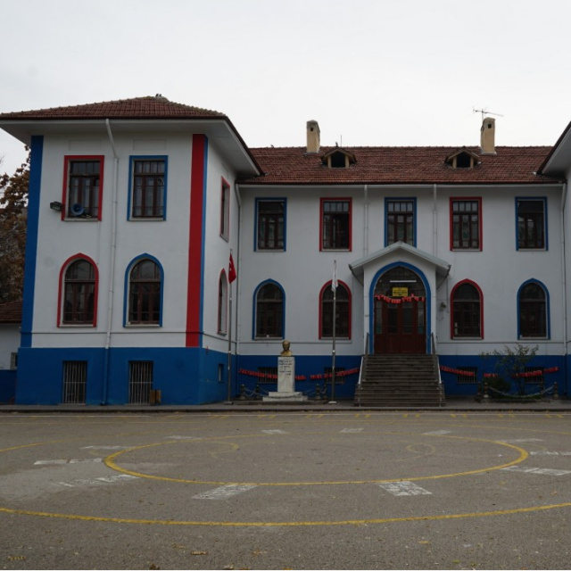 Mimar Kemal Ortaokulu'nun kapatılacağı iddialarına yanıt