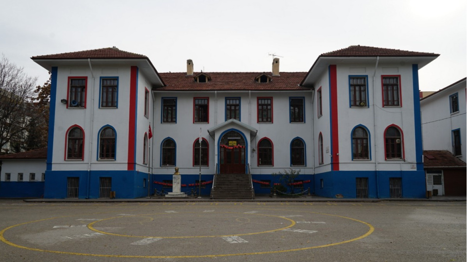 Mimar Kemal Ortaokulu'nun kapatılacağı iddialarına yanıt