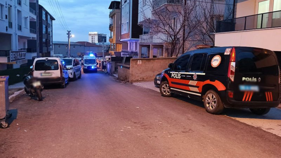 Genç kadın evinde ölü bulundu