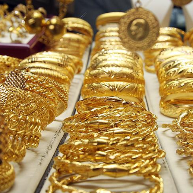 Altın yön arayışında