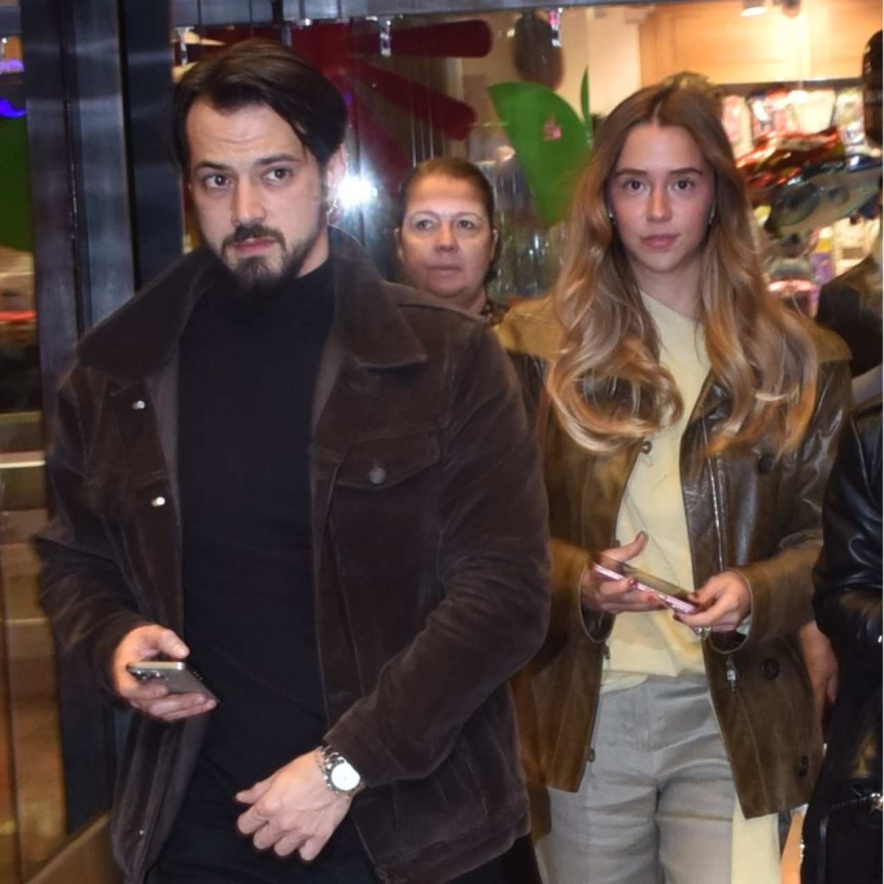 Aşıklar ortaya çıktı