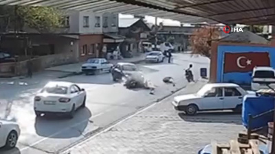 Otomobile çarptı, havaya savruldu!