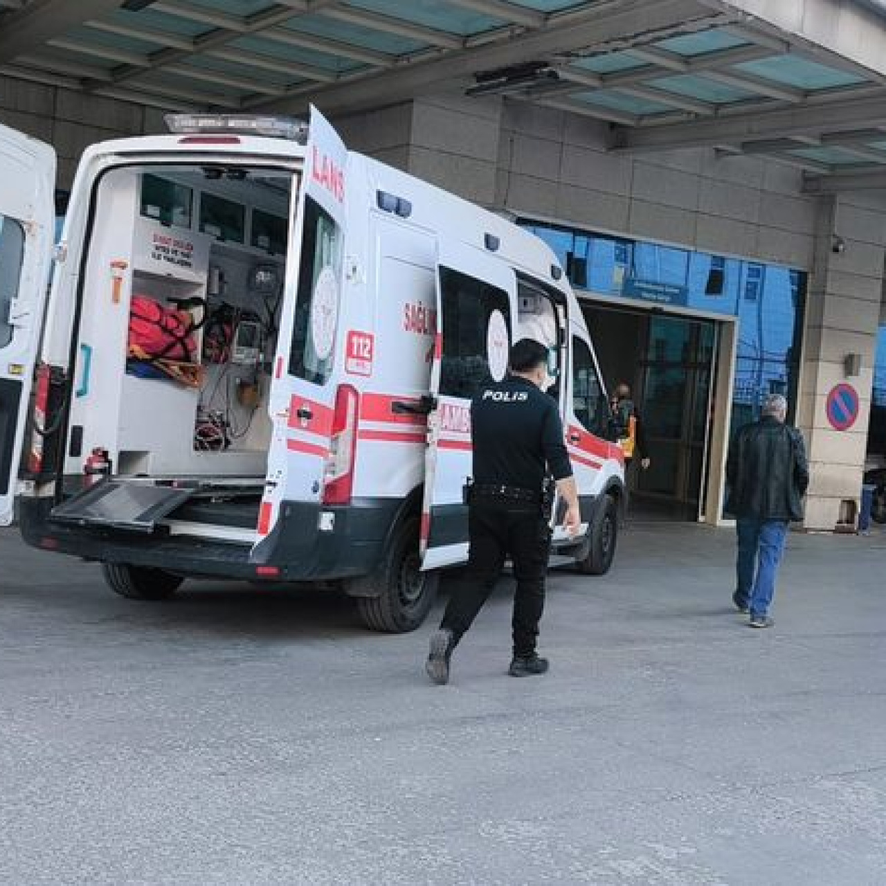 Gübre atmak için gittiği tarlada öldü