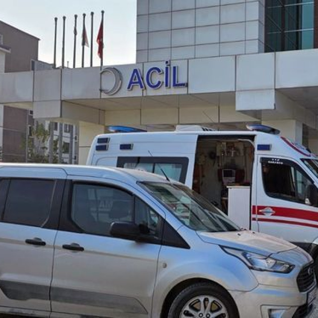Motosiklete otomobil çarpıştı: 1 ölü
