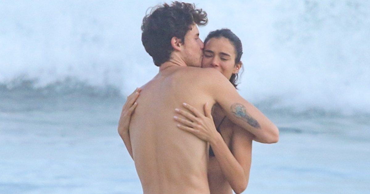 Shawn Mendes ve Bruna Marquezine Rio plajında aşka geldi