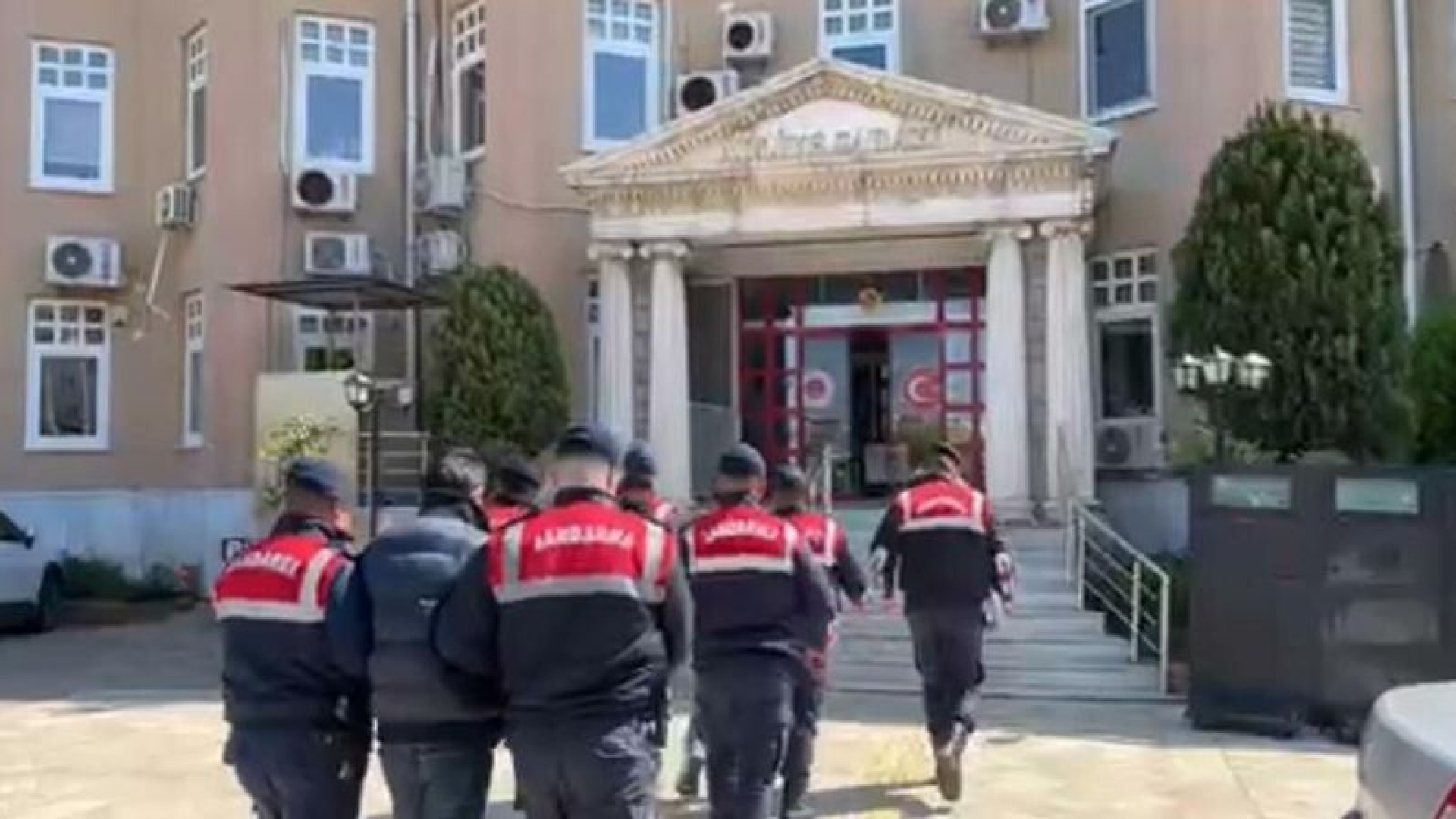 Didim'de 101 kaçak göçmen yakalandı; 3 organizatör şüphelisi tutuklandı
