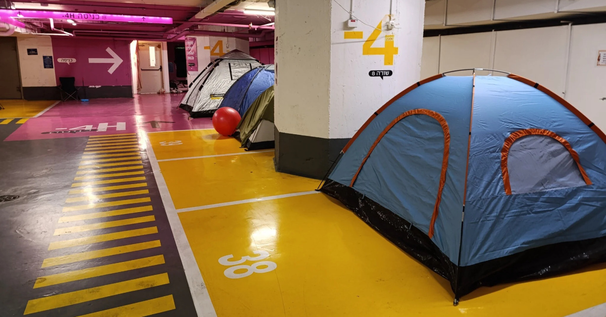 İran ve İsrail Savaşı: Sığınaklar Döndürüldü, Havalimanı Boşaltıldı