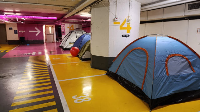 İsrail'de otoparklar sığınak oldu