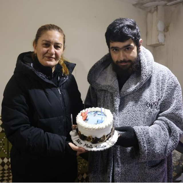 25. yaşına telefonu başında girdi