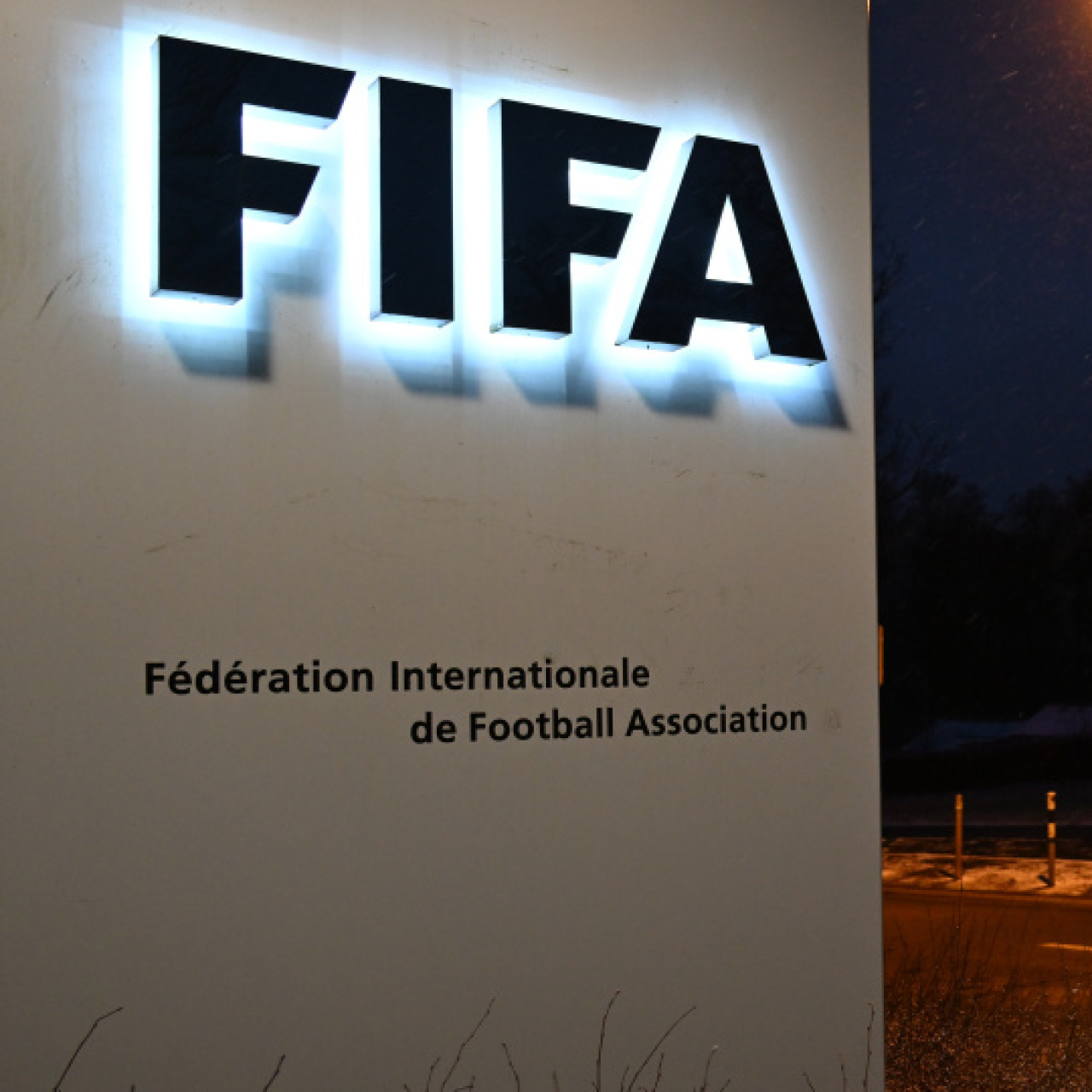 FIFA'dan 2 kulübe transfer yasağı!