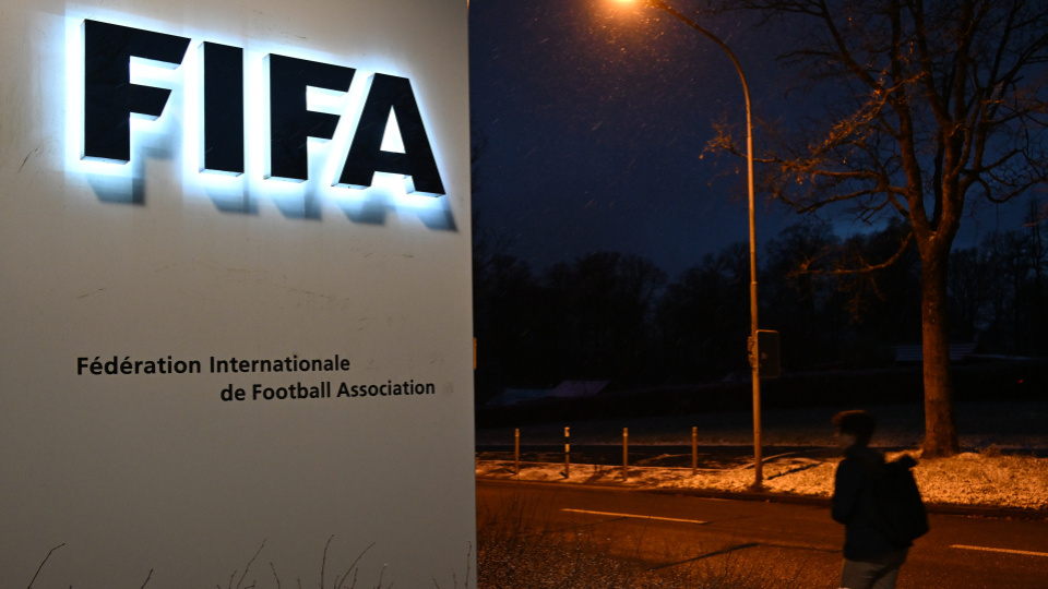 FIFA'dan 2 kulübe transfer yasağı!