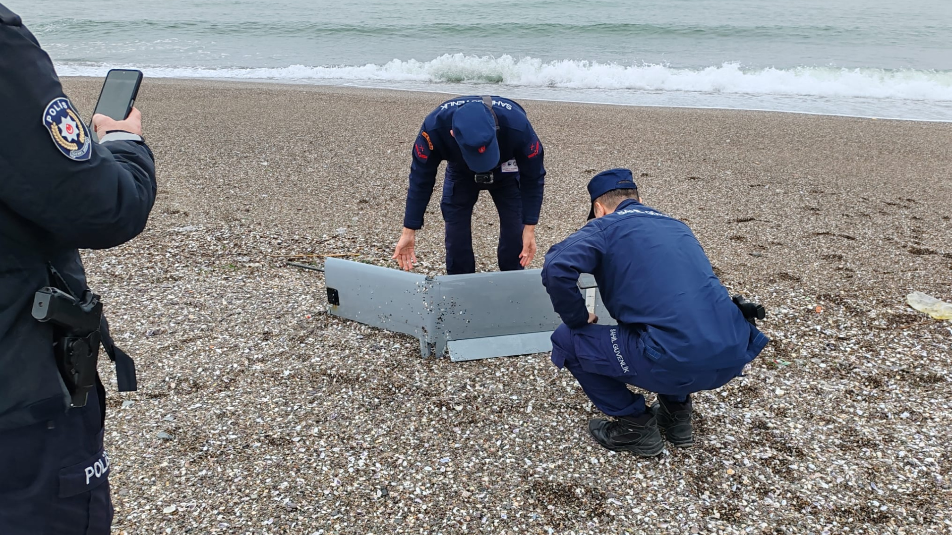 Sakarya'da deniz kıyısında insansız hava aracı parçaları bulundu | Son dakika haberleri
