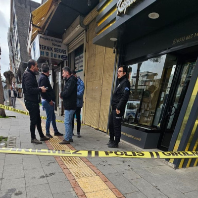 Soygun girişiminde kuyumcuyu vurdu!